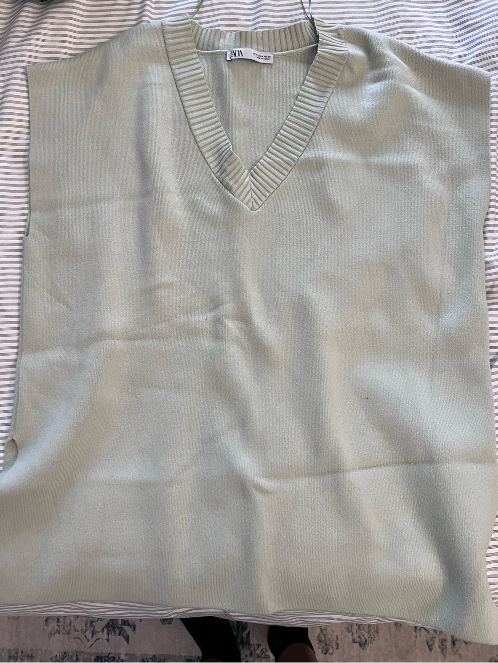Zara Men's V-Neck Sweater Vest in Sage Green
